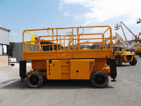 Аренда дизельного ножничного подъемника Haulotte H12SX с рабочей высотой 12 м в Минске