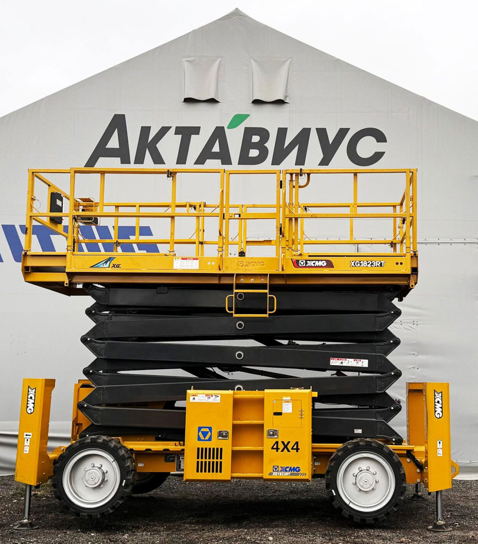Ножничный-дизельный-подъемник-XCMG-XG1823RT-c-рабочей-высотой-18-метров